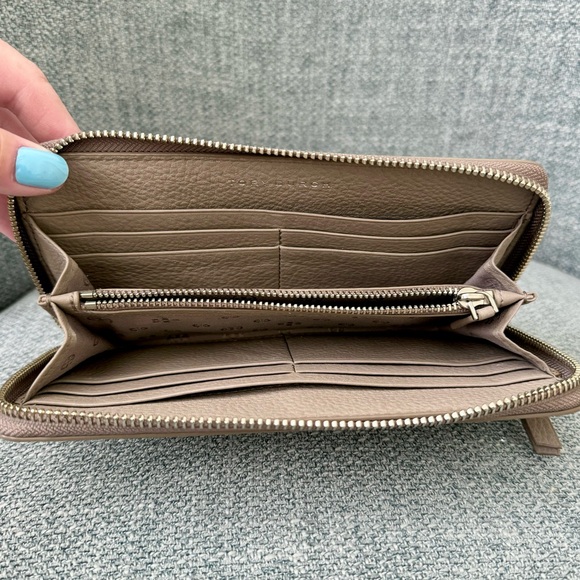 Tory Burch Britten Zip Continental Wallet - Picture 4 of 4